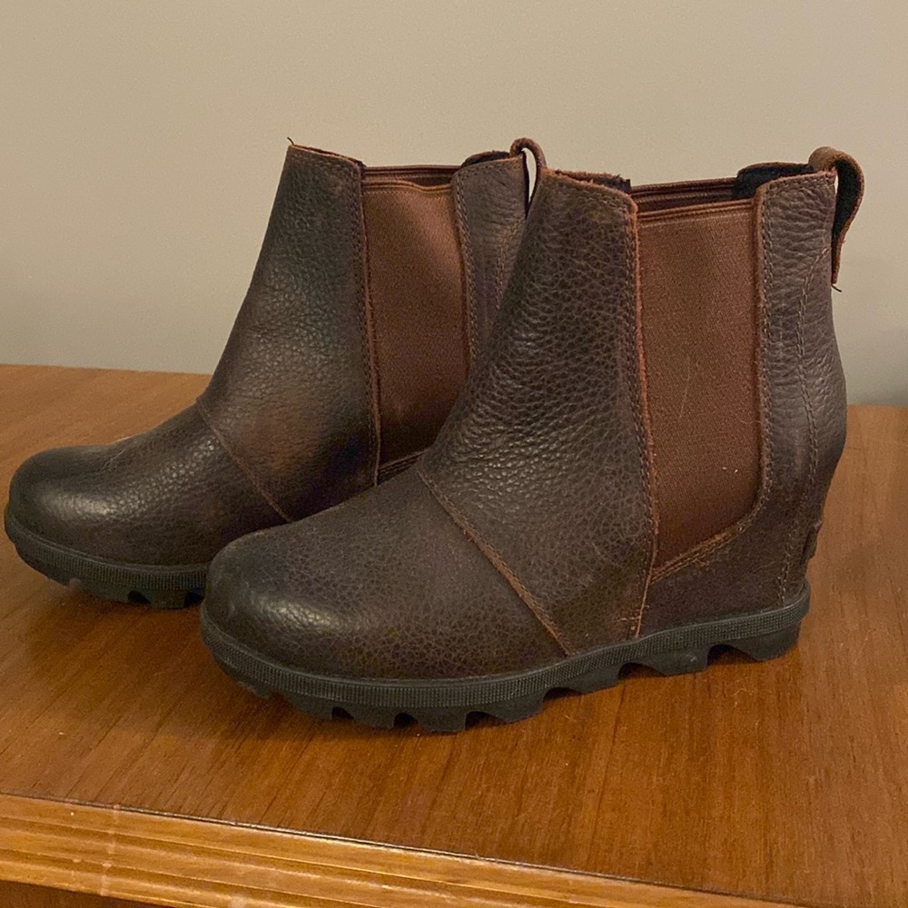 SOREL Joan of the Arctic wedge. US size 5.5